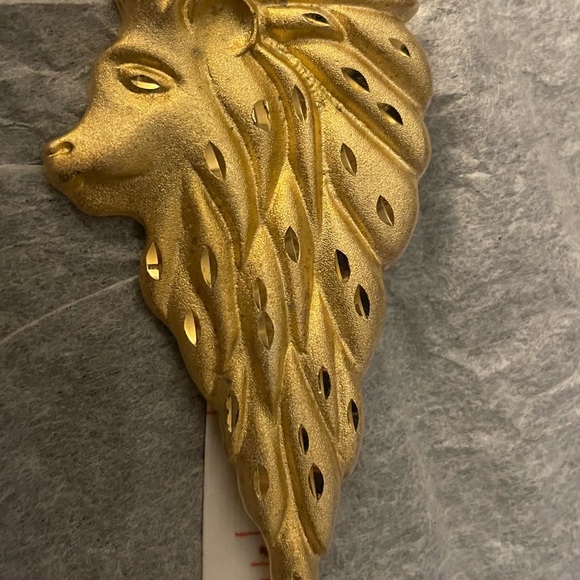 Vintage 1990's burnished & shiny lion brooch. - Picture 13 of 15